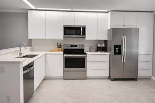 8651 10th St N, Saint Petersburg, FL 33702 - Photo 4