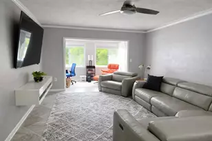 8651 10th St N, Saint Petersburg, FL 33702 - Photo 2