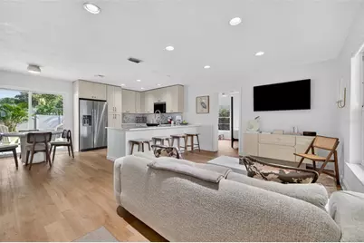 637 41st Avenue NE, Saint Petersburg, FL 33703 - Photo 2