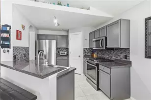 7633 Clovelly Park Pl, Apollo Beach, FL 33572 - Photo 8