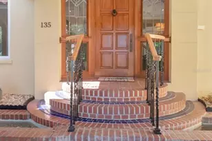 135 25th Ave NE, Saint Petersburg, FL 33704 - Photo 2