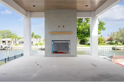 2071 Illinois Avenue NE, Saint Petersburg, FL 33703 - Photo 22