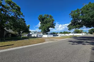 2526 40th Ave N, Saint Petersburg, FL 33714 - Photo 16
