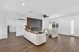 8317 Boxwood Dr, Tampa, FL 33615 - Photo 10