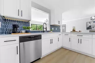 11315 Carrollwood Estates Dr, Tampa, FL 33618 - Photo 14