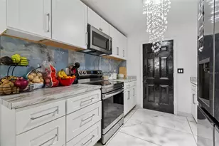 10110 N Lantana Ave, Tampa, FL 33612 - Photo 8
