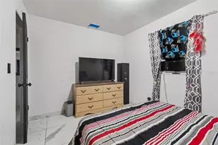 10110 N Lantana Ave, Tampa, FL 33612 - Photo 20