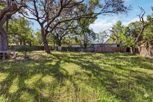 38308 Collins Ave, Zephyrhills, FL 33542 - Photo 22