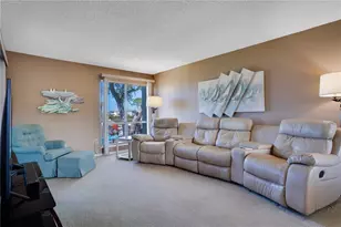 656 Windrush Bay Dr, Tarpon Springs, FL 34689 - Photo 6