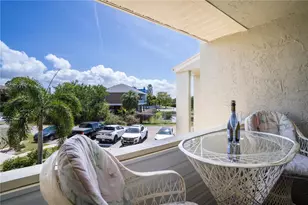 656 Windrush Bay Dr, Tarpon Springs, FL 34689 - Photo 2