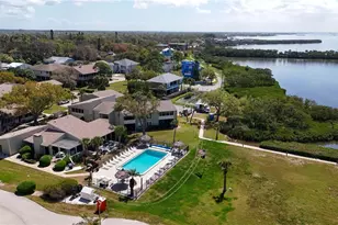 656 Windrush Bay Dr, Tarpon Springs, FL 34689 - Photo 20