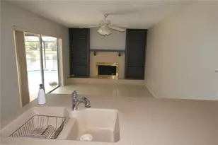 525 Moreno Cir NE, Saint Petersburg, FL 33703 - Photo 10