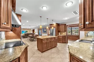 11209 Donneymoor Dr, Riverview, FL 33569 - Photo 4