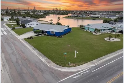 1810 Milford Circle, Sun City Center, FL 33573 - Photo 2