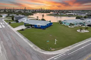 1810 Milford Cir, Sun City Center, FL 33573 - Photo 2