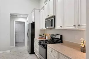 6817 Cromwell Garden Dr, Apollo Beach, FL 33572 - Photo 12