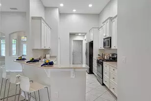 6817 Cromwell Garden Dr, Apollo Beach, FL 33572 - Photo 10