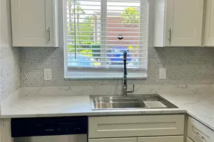 4550 Overlook Dr NE, Saint Petersburg, FL 33703 - Photo 6