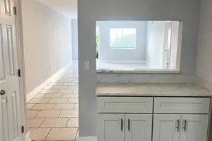 4550 Overlook Dr NE, Saint Petersburg, FL 33703 - Photo 4