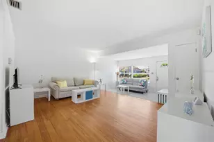 310 40th St S, Saint Petersburg, FL 33711 - Photo 4