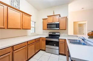 8117 Alamosa Wood Ave, Ruskin, FL 33573 - Photo 4