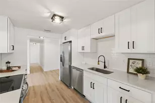 1023 Mineola Cir, Palm Harbor, FL 34683 - Photo 10