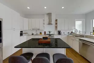 2106 Pelican Ct, Tarpon Springs, FL 34689 - Photo 4