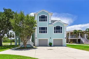 2106 Pelican Ct, Tarpon Springs, FL 34689 - Photo 2