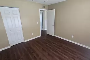 813 Senate Ct, Tampa, FL 33613 - Photo 4