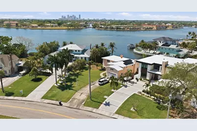 3876 Shore Acres Boulevard NE, Saint Petersburg, FL 33703 - Photo 2