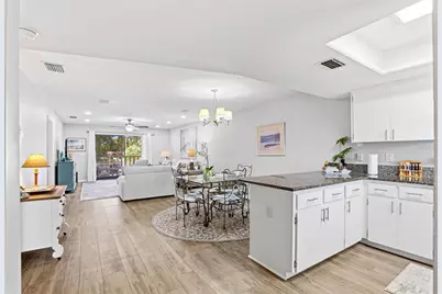 101 Lake Avenue NE #215, Largo, FL 33771 - Photo 4