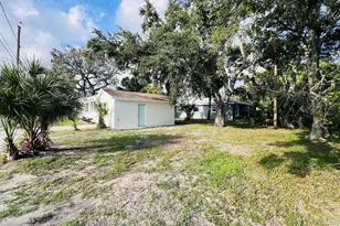 1300 21st St S, Saint Petersburg, FL 33712 - Photo 2