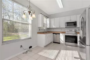 34902 Teeview Ln, Zephyrhills, FL 33541 - Photo 10