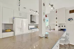 5980 Terrace Park Dr N, Saint Petersburg, FL 33709 - Photo 10