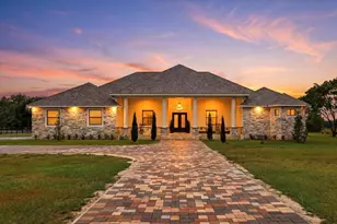 8459 Harvey Walden Dr, Plant City, FL 33565 - Photo 1