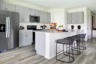 36676 Thornhedge Dr, Zephyrhills, FL 33541 - Photo 2