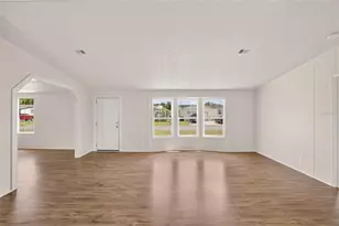 9150 Wood Terrace Dr, Tampa, FL 33637 - Photo 8