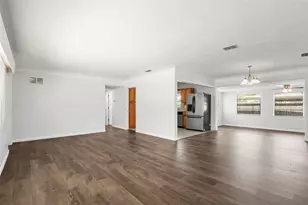 1700 63rd St N, Saint Petersburg, FL 33710 - Photo 6