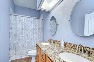 5201 Laurel Pointe Dr, Valrico, FL 33594 - Photo 24