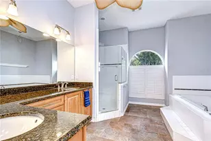 5201 Laurel Pointe Dr, Valrico, FL 33594 - Photo 18