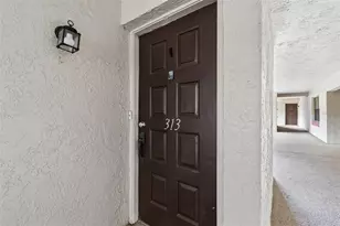 2971 Estancia Blvd, Clearwater, FL 33761 - Photo 2