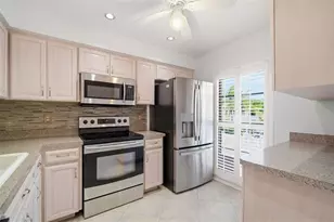309 Knottwood Ct, Sun City Center, FL 33573 - Photo 12