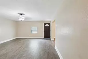 205 Southeast Jefferson Cir N, Saint Petersburg, FL 33703 - Photo 14