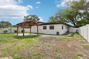 205 Southeast Jefferson Cir N, Saint Petersburg, FL 33703 - Photo 28