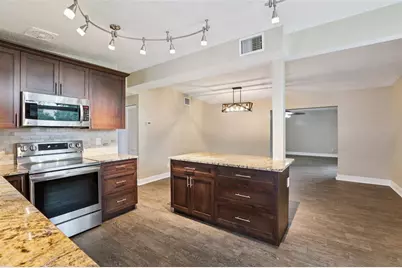 205 SE Jefferson Circle N, Saint Petersburg, FL 33703 - Photo 6