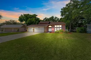 1550 Chateau Wood Dr, Clearwater, FL 33764 - Photo 1