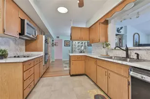 608 La Jolla Ave, Sun City Center, FL 33573 - Photo 8