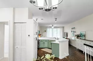 913 Normandy Trace Rd, Tampa, FL 33602 - Photo 18