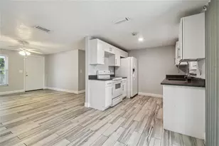 3679 Sugarcreek Dr, Tampa, FL 33619 - Photo 8