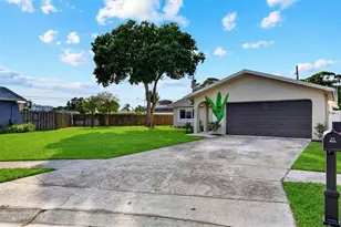 7833 Bristol Ct, Saint Petersburg, FL 33709 - Photo 4